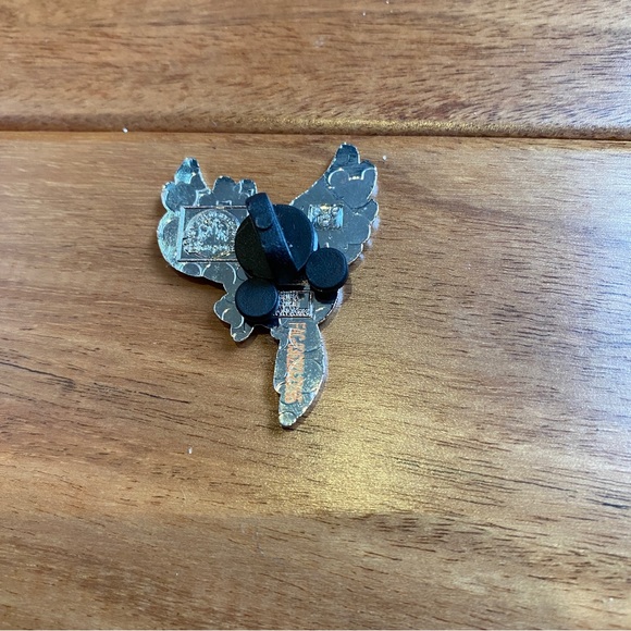 Iago from Aladdin Parrot 2023 Villain Sidekicks Booster Disney Pin - Picture 2 of 2